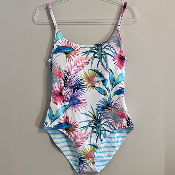 TOMMY BAHAMA | 10| Reversible | Padded - Picture 15 of 16